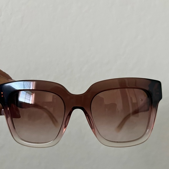 Dolce and Gabbana sunglasses - Picture 6 of 8